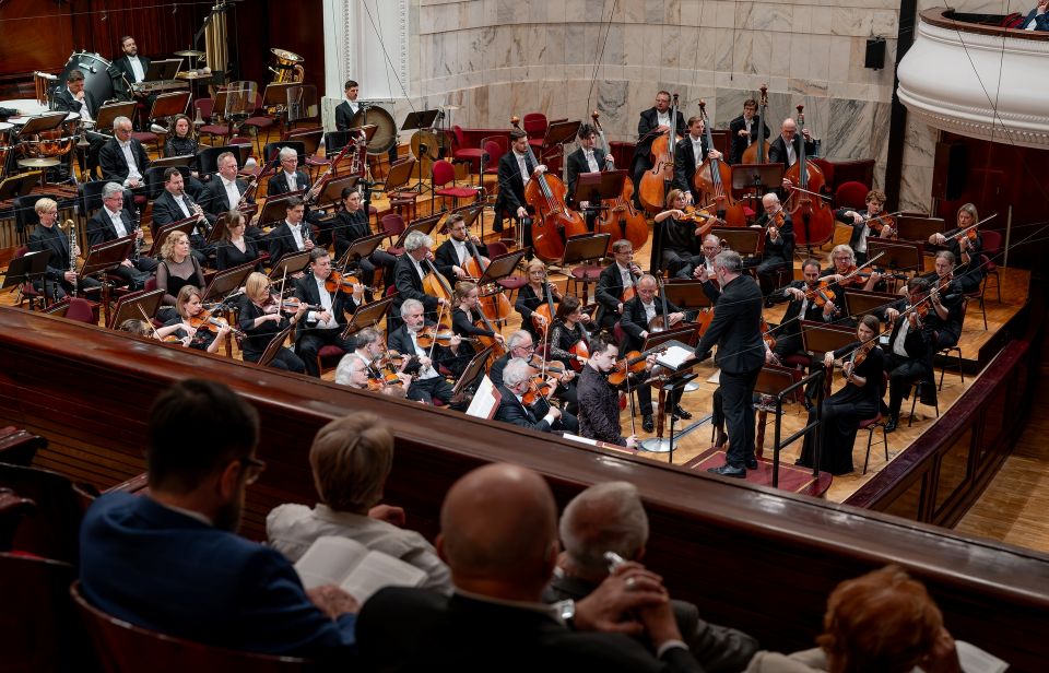 Koncert muzyki filmowej „Korngold w Hollywood” w Filharmonii Narodowej. Johan Dalene i Rumon Gamba © Jarosław Deluga