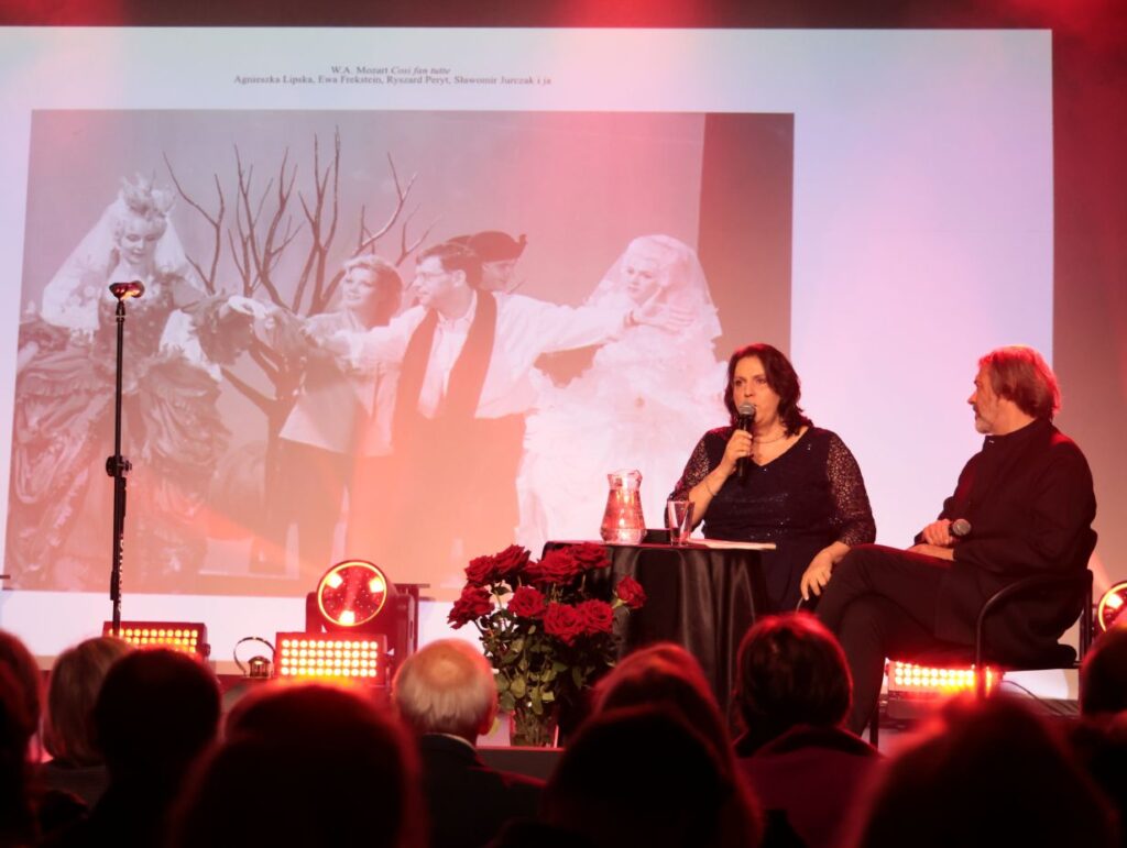 Benefis Agnieszki Kurowskiej. Agmoeszka Kurowska i Maciej Weryński © Wawerskie Cenrtum Kultury