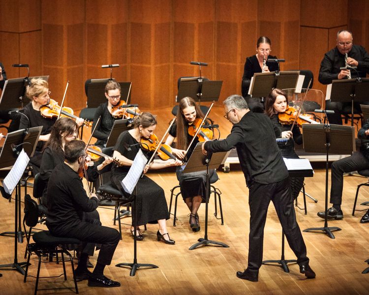 Jarosław Thiel i Sinfonia Varsovia © serwis SV