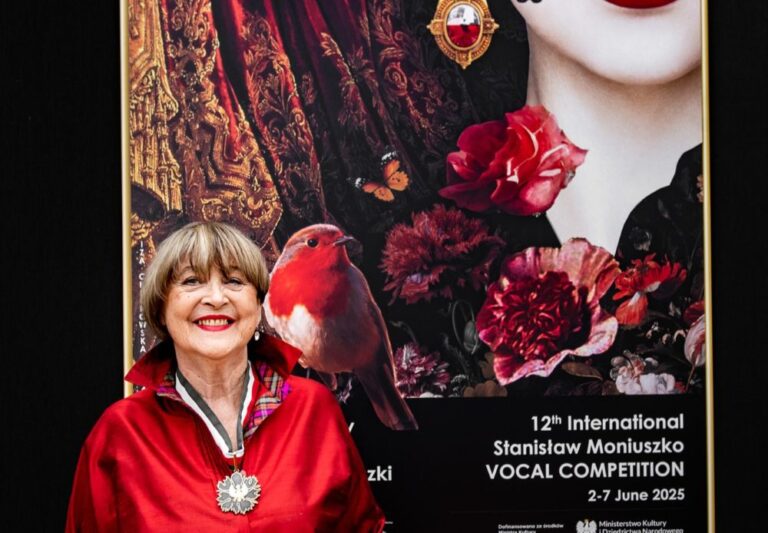 Scenografka, która maluje operowe światy. Izabela Chełkowska uhonorowana Gloria Artis