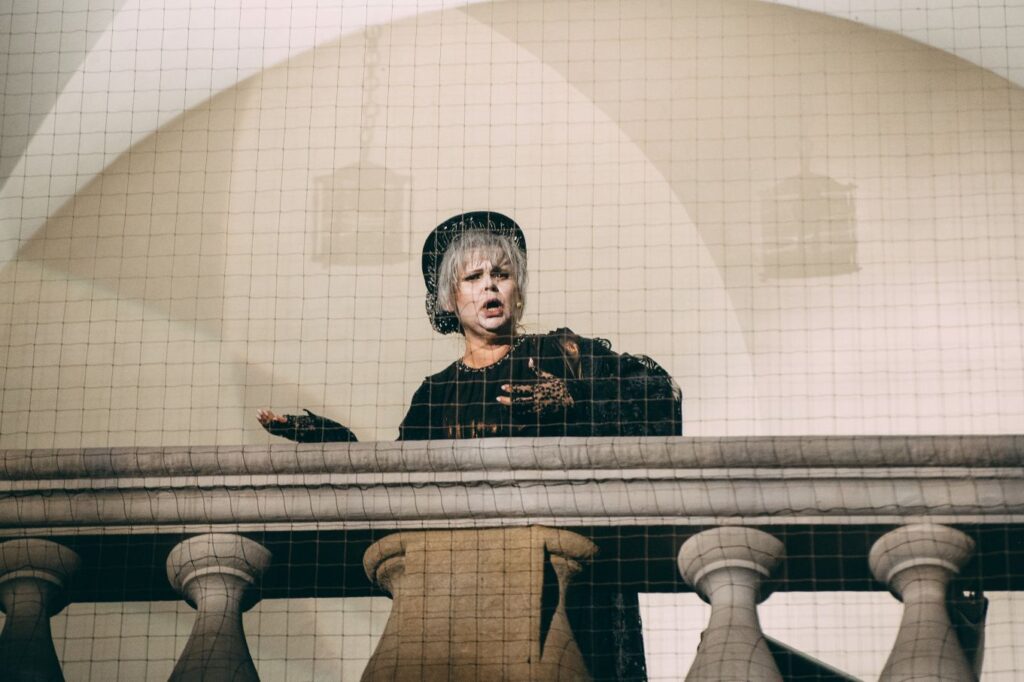 Karin Wiktor-Kałucka.  „Bona Sforza” Zygmunta Krauze na Wawelu © Andrii Kotelnikov / Opera Krakowska