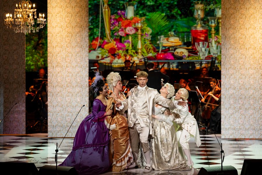 Yujie Zhou, Alexandra Lowe, Hubert Zapiór, Maya Gour i Joanna Kędzior © archiwum Warszawskiej Opery Kameralnej