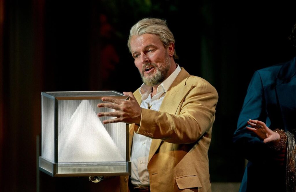 Tomasz Konieczny jako Wotan w „Złocie Renu”, w Bayreuth, 2023 © Enrico Nawrath