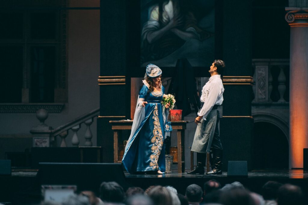 Vanessa Goikoetxea (Tosca) i Jonathan Tetelman „Cavaradossi” w „Tosce” na Wawelu” © archiwum Opery Krakowskiej