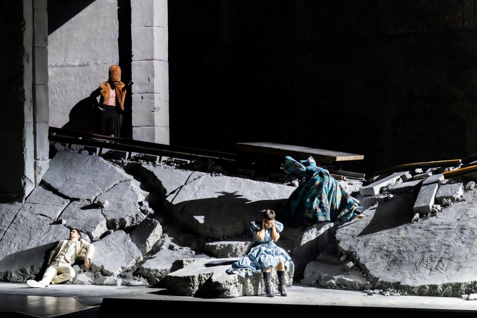 Mikołaj Trąbka (Tuzenbach), Henry Diaz (Protopopov), Dennis Orellana (Irina) i Kangmin Justin Kim (Natasza)  © SF/Monika Rittershaus