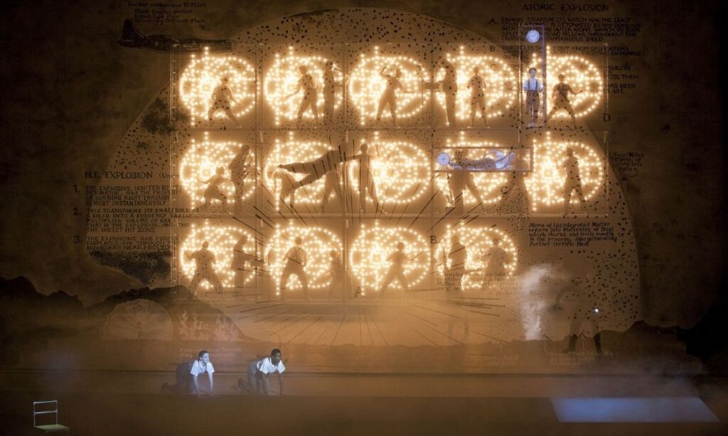 „Einstein on the Beach”. Opéra Berlioz, 2012 © Lesley Leslie-Spinks