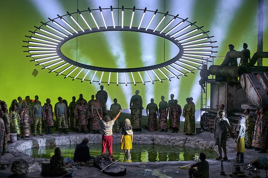 Scena zbiorowa w III aktu. Soliści i chór Festiwalu w Bayreuth © Enrico Nawrath/ Bayreuther Festspiele