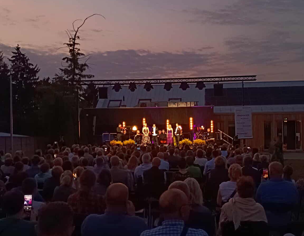Koncert „Od Opery po Broadway. Wieczór z operą, operetką i musicalem” w Sarnakach. Piotr Kaniuga, Karolina Nosowska, Michał Ryguła, Małgorzata Priebe i Michał Janicki © Zuzia Dłużniewska