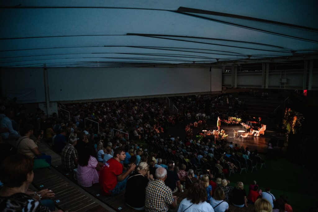 Koncert „Miłość ci wszystko wybaczy. Piosenki, które kochamy © Miasto Biała Podlaska