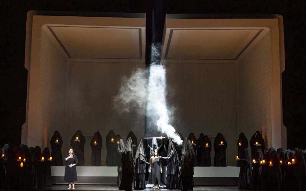Saioa Hernandez (Aida) w „Aidzie” w Opéra national de Paris © Bernd Uhlig