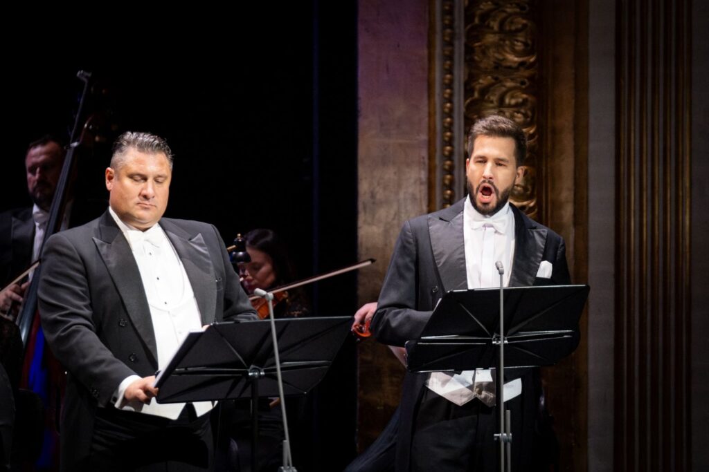 Damian Konieczek (Marco) i Damian Suchożebrski (Nikitas) © Bartosz Seifert (archiwum Teatru Wielkiego w Poznaniu)