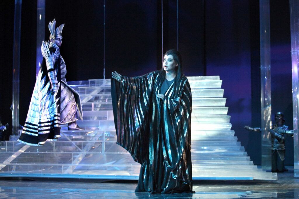 Elżbieta Kaczmarzyk-Janczak jako Mamka w „Kobiecie bez cienia", Opera Wrocławska, 2009 © Marek Grotowski