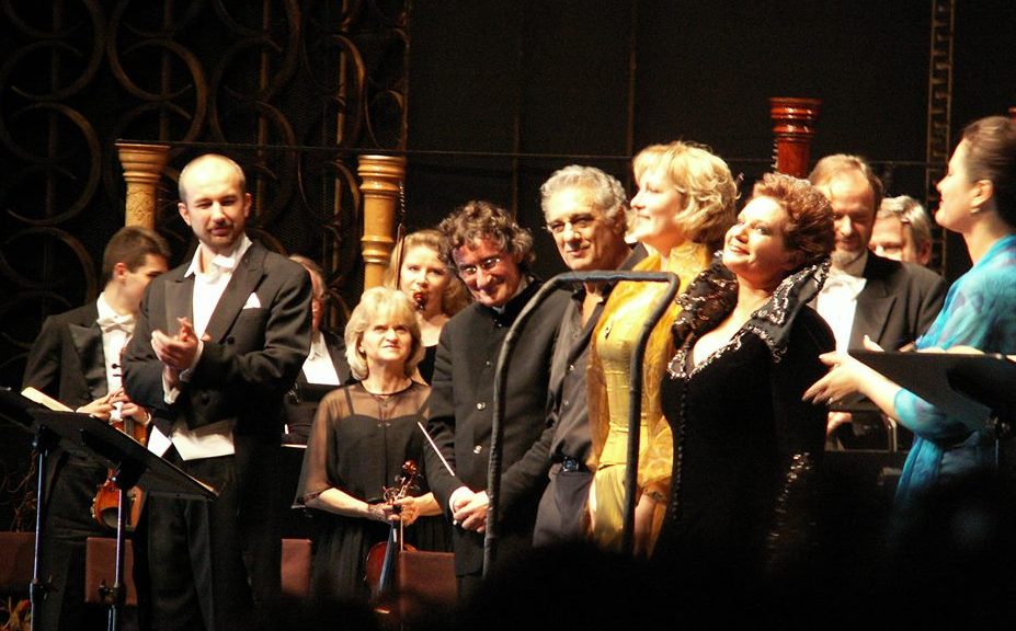 Koncertowe wykonanie „Walkirii”, Teatr Wielki 2005. Od lewej Rafał Siwek, Jacek Kaspszyk, Plácido Domingo, Mlada Khudoley i Elżbieta Kaczmarzyk-Janczak © Katarzyna Gardzina, domena publiczna, Wikimedia Commons