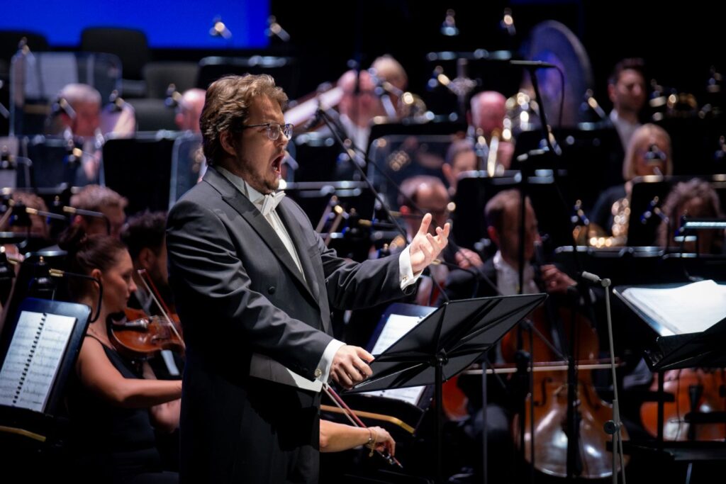 Szymon Mechliński (Angelus) © Bartosz Seifert (archiwum Teatru Wielkiego w Poznaniu)