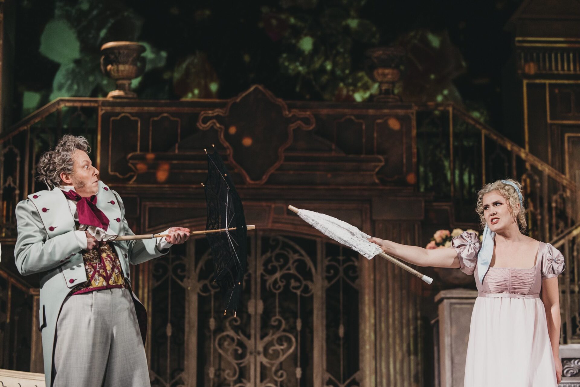 Witold Żołądkiewicz (Bruschino, ojciec) i Aleksandra Kubas-Kruk (Sofia) © G. Mart, materiały Polskiej Opery Królewskiej