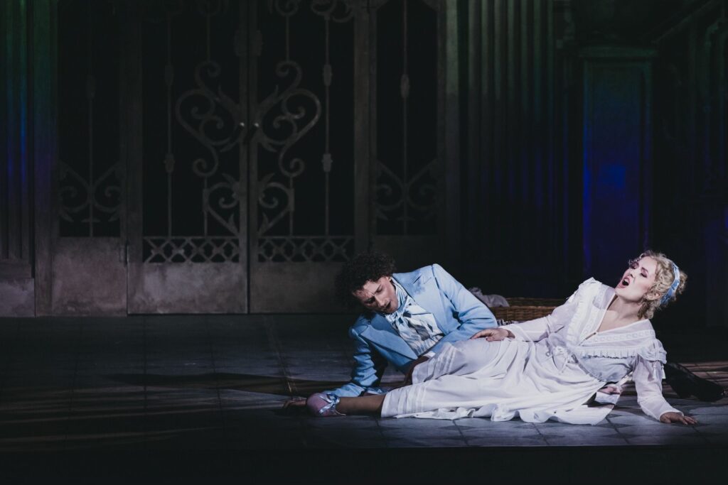 Sylwester Smulczyński (Florville) i Aleksandra Kubas-Kruk (Sofia) © G. Mart, materiały Polskiej Opery Królewskiej