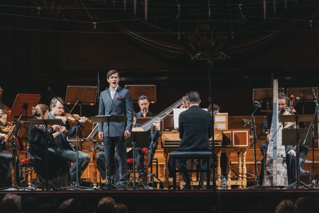 Jakub Józef Orliński (Juliusz Cezar) © Grzesiek Mart / Filharmonia Narodowa