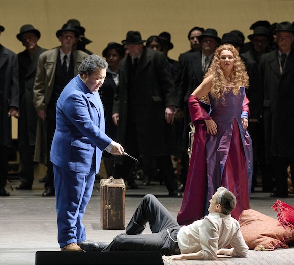 Amartuvshin Enkhbat (Nabucco), Alexander Vinogradov (Zaccaria), Anna Netrebko (Abigaille) © Wiener Staatsoper / Michael Poehn