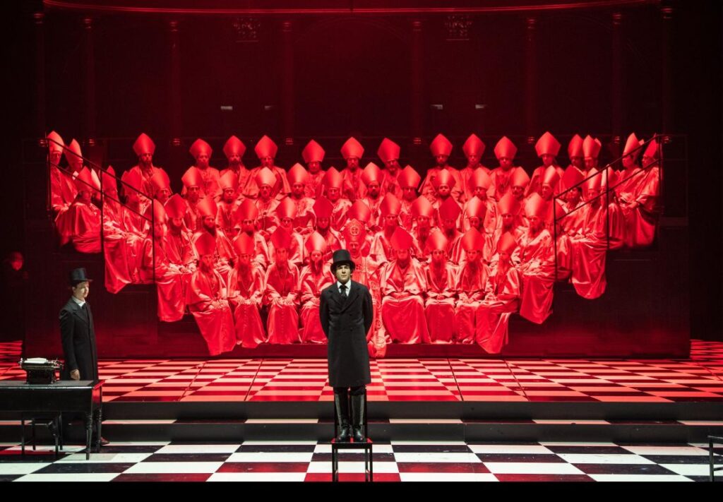 Alex Marev jako Król Heroldów Orderu Podwiązki (Gerter King of Arms) w Henryku VIII w Liege © Baus