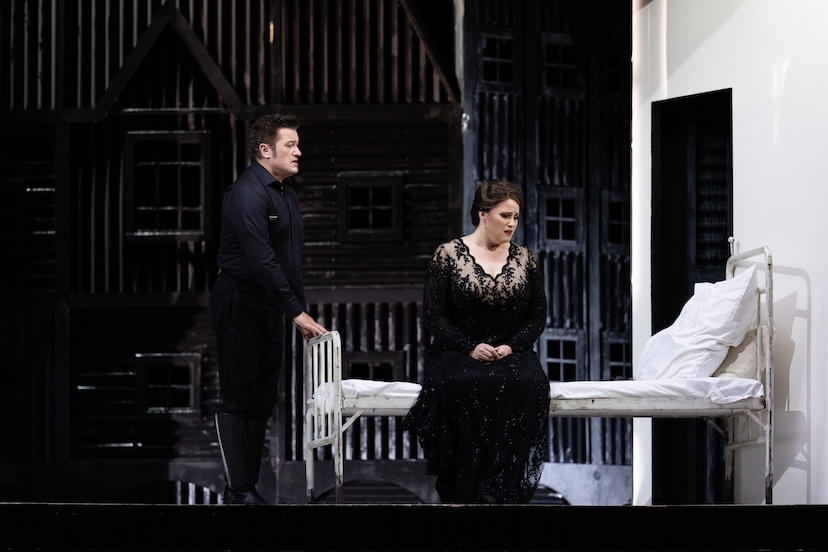 Piotr Beczała (Manrico), Rachel Willis-Sørensen (Leonora). „Trubadur” w Bayerische Staatsoper w Monachium © Geoffroy Schied
