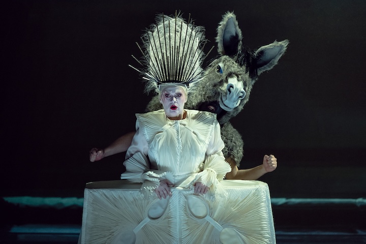 Aneta Łukaszewicz (Słońce), Mateusz Kulczyński (Osioł) © Karolina Jóźwiak/ Polska Opera Królewska