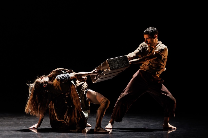 „Elements”: choreografia „Ziemia” Maura Bigonzettiego © Jeanette Bak/ materiały prasowe Teatru Wielkiego w Łodzi