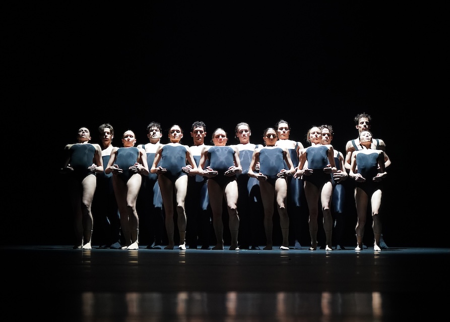 „Supernova” w Teatrze Wielkim w Łodzi. „Bedroom folk” w choreografii Sharon Eyal i Gaia Behara © Joanna Miklaszewska