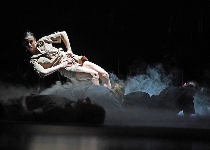 „Supernova” w Teatrze Wielkim w Łodzi. „Echoes” w choreografii Jacka Przybyłowicza © Joanna Miklaszewska