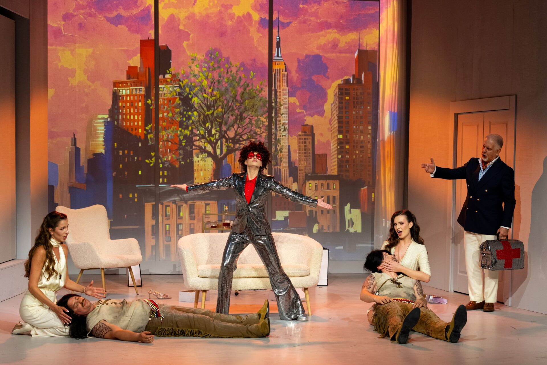Laura Topolánszky (Fiordiligi), Gyula Rab (Ferrando), Teresa Marut (Despina), Karolina Nosowska (Dorabella), Hubert Zapiór (Guglielmo) i i Dariusz Machej (Don Alfonso) © archiwum Warszawskiej Opery Kameralnej