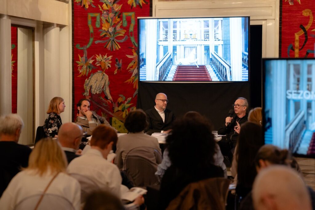 Yoel Gamzou, Boris Kudlička i Krzysztof Pastor podczas konferencji prasowej sezonu 26/27 w Teatrze Wielkim – Operze Narodowej © Adam Kozal 