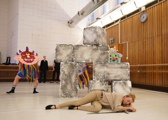 Próby do prapremiery „Turkusowego Potwora” w Teatrze Wielkim w Łodzi, w środku: Joanna Freszel (Ashka) © Joanna Miklaszewska