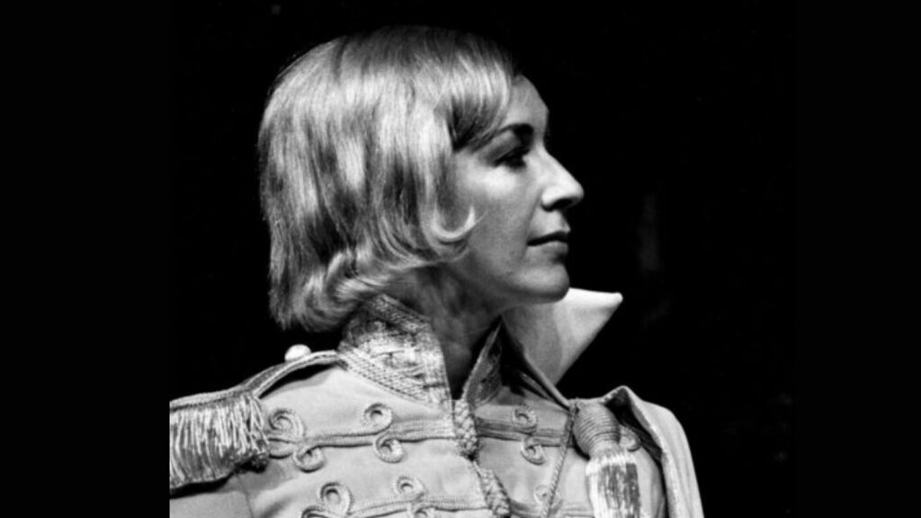 Felicity Lott jako Oktawian w „Kawalerze srebrnej róży”, Glyndebourne 1980 © Opera Magazine