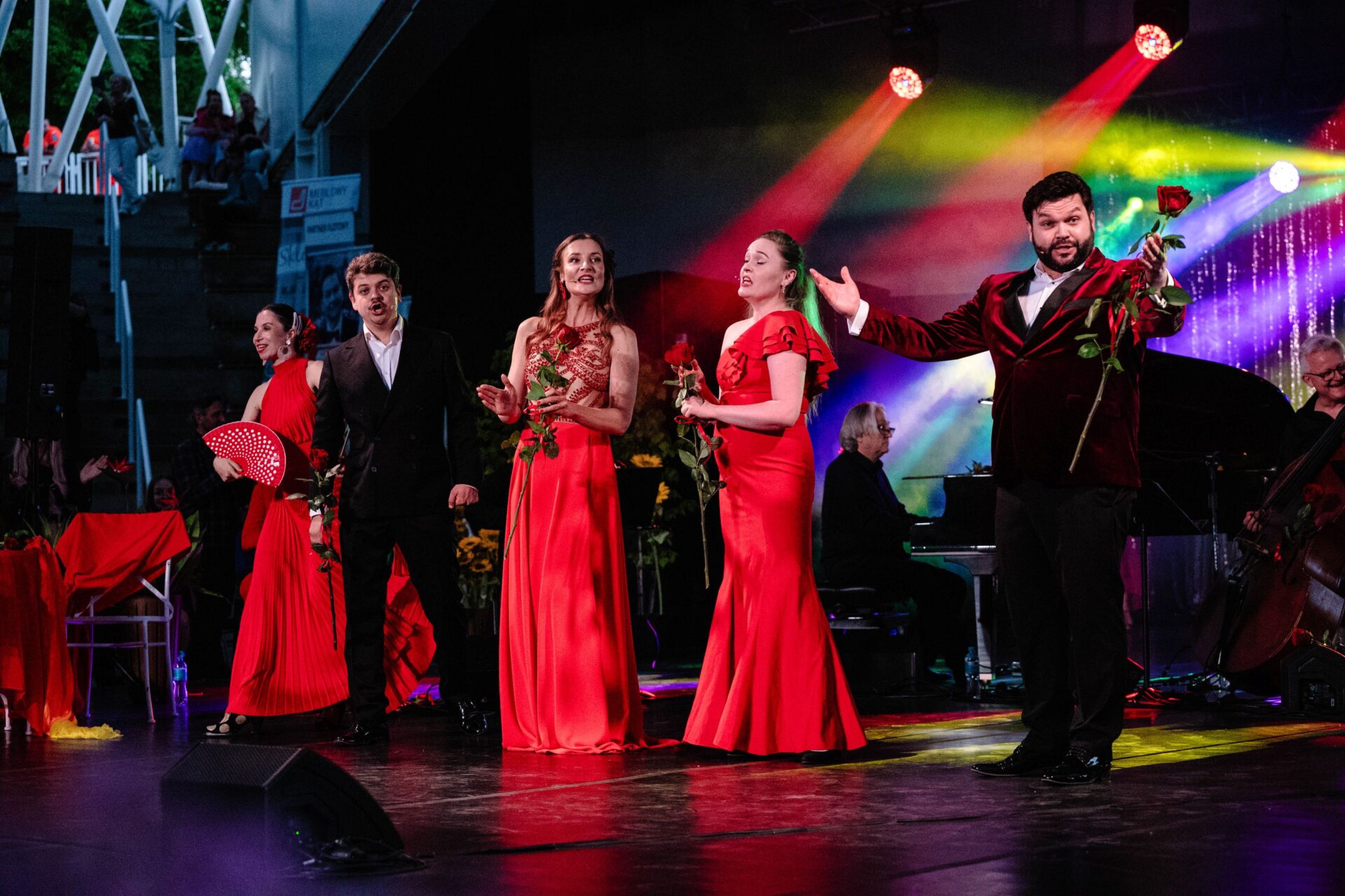 Kamila Olesińska, Jan Żądło, Agnieszka Adamczak, Marta Mika i Nazarii Kachala. „Viva España. Koncert Hiszpański dla Mam” w Białej Podlaskiej © Miasto Biała Podlaska