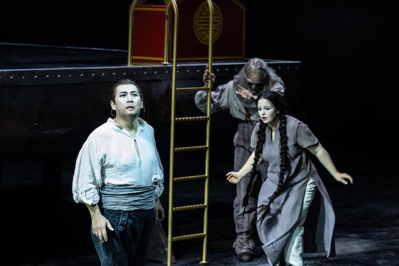„Turandot” w Operze w Kolonii, w środku: Gabriela Legun (Liu) © Oper Köln_Sandra Then