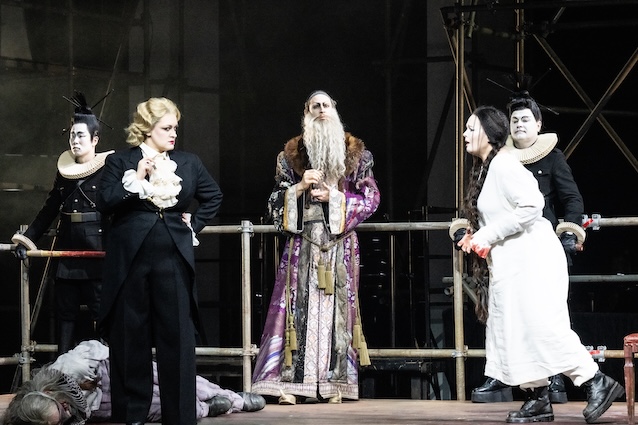„Turandot” w Operze w Kolonii, w środku: Gabriela Legun (Liu) © Oper Köln_Sandra Then