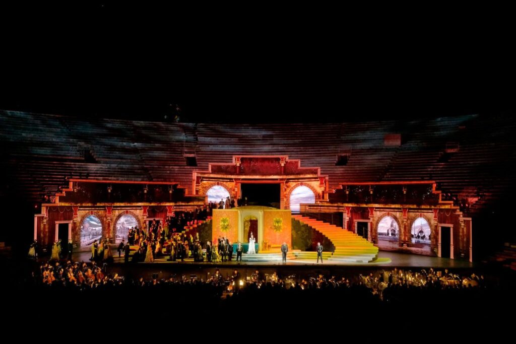 „Traviata” w Arena di Verona © EnneviFoto