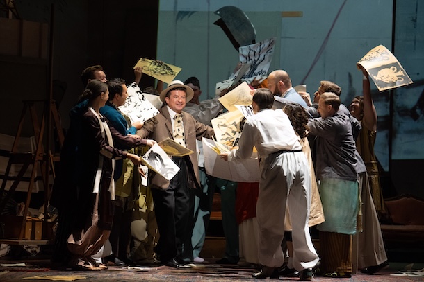 Scena zbiorowa, w środku: Krystian Adam w roli Orfeusza, Glyndebourne Festival 2026
© Glyndebourne Productions Ltd. Photo: Richard Hubert Smith