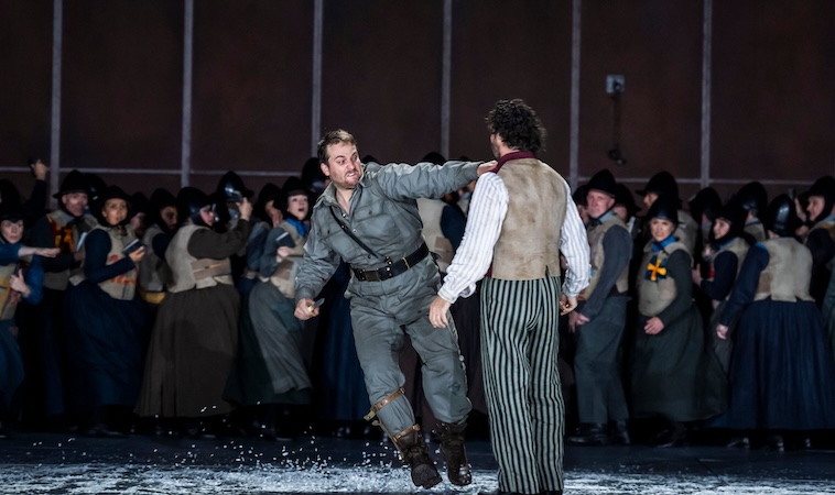 Andrzej Filończyk (Sir Riccardo Forth) i Francesco Demuro (Lord Arturo Talbo) w „Purytanach” w Londynie © Tristram Kenton/ The Royal Opera