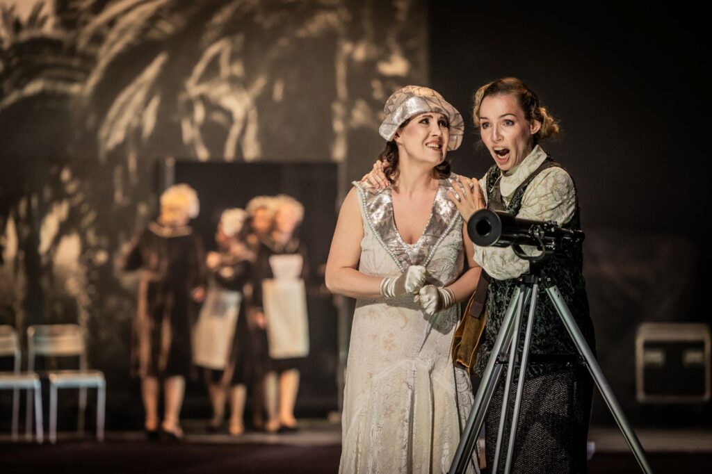 Aleksandra Kubas-Kruk (Zofia) i Maria Olender (Panna Marianna Leitmetzerin) © Krzysztof Mystkowski