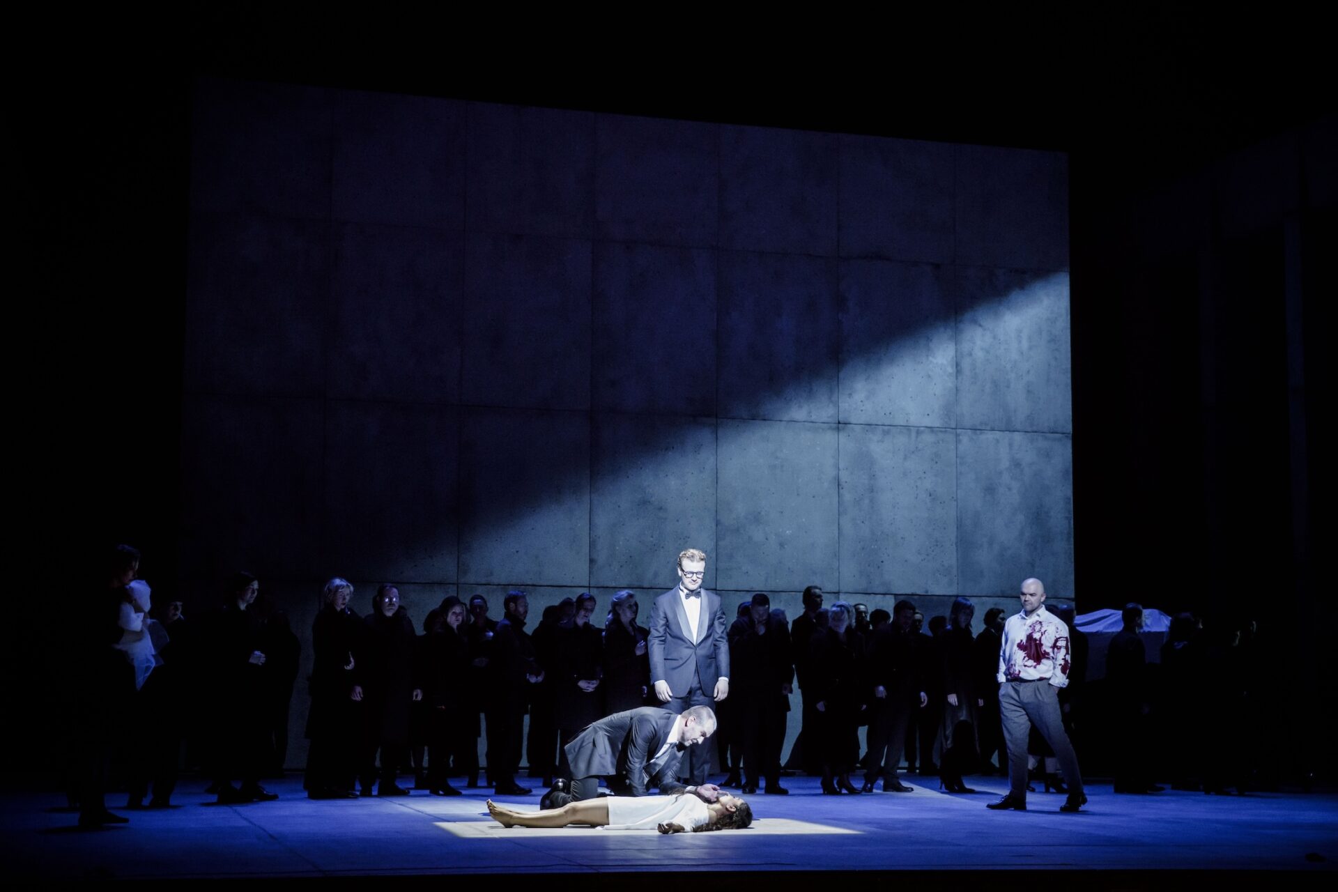 Nina Minasyan (Julia), Paweł Konik (Kapulet), Adam Dobek (Parys), Mateusz Zajdel (Tybalt), Chór TW-ON © Krzysztof Bieliński/ TW-ON