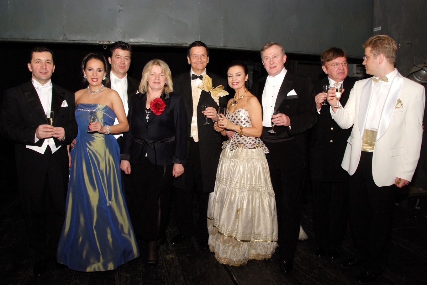 „Gala z gwiazdami” w łódzkim Teatrze Wielkim. Sławomir Chrzanowski, Edyta Ciechomska, Barbara Kaczmarkiewicz, Witold Matulka, Bogusław Kaczyński, Grażyna Brodzińska, Zbigniew Macias, Bogdan Gadomski i Tadeusz Szlenkier © archiwum Promoton 