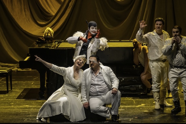 Iain Paterson (Wotan), Thomas Blondelle (Loge), Thomas Lehman (Donner), Kieran Carrel (Froh), Annika Schlicht (Fricka) © Bettina Stöß/ Deutsche Oper Berlin