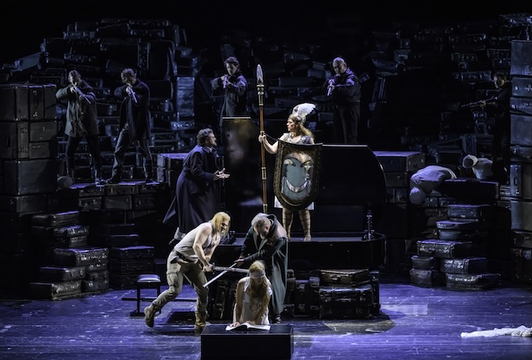 Matthew Newlin (Siegmund), Tobias Kehrer (Hunding), Jordan Shanahan (Wotan), Elisabeth Teige (Sieglinde), Trine Møller (Brunhilda) © Bettina Stöß/ Deutsche Oper Berlin