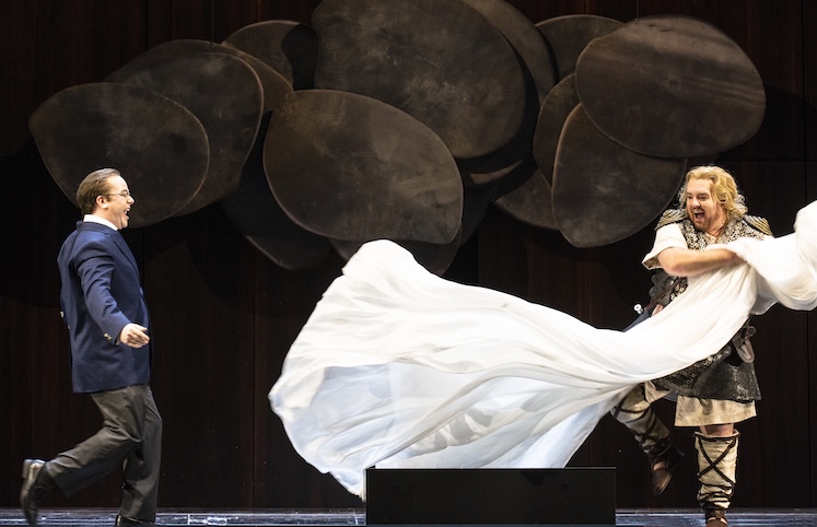 Clay Hilley (Siegfried), Thomas Lehman (Gunther) © Bernd Uhlig/ Deutsche Oper Berlin