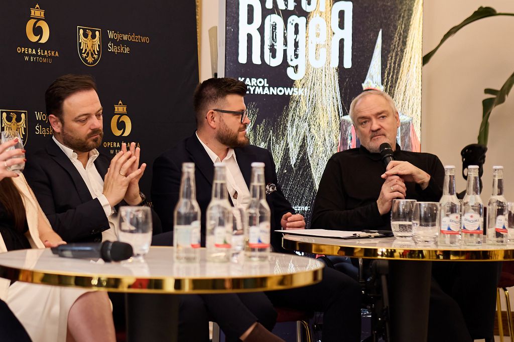Piotr Mazurek, Łukasz Goik i Andrzej Dobber. Konferencja przed „Królem Rogerem” w Operze Śląskiej © Karol Fatyga