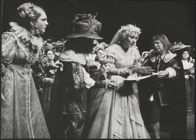Wanda Bargiełowska (Alicja), Wiesław Bednarek (Lord Henryk Ashton), Zdzisława Donat - (Łucja), Warszawa, 1984 rok © Zbigniew Feliksiak/ archiwum TW-ON