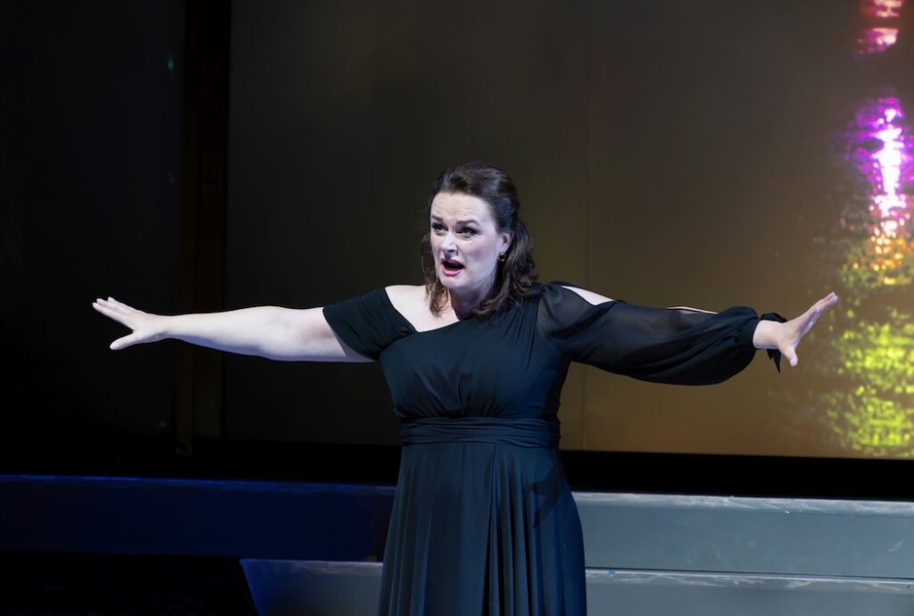 Magdalena Anna Hofmann w roli Zyglindy w „Walkirii” w Budapeszcie © János Posztós/ Müpa Budapest