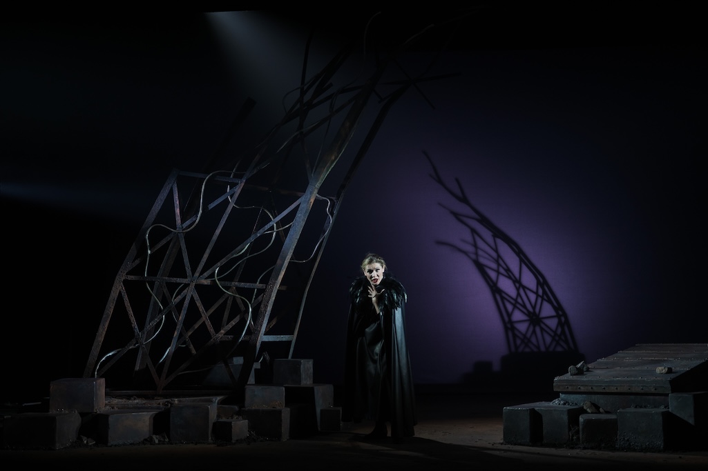 Viktoriia Balan (Lady Macbeth) © Matthew Williams-Ellis/ Longborough Festival Opera