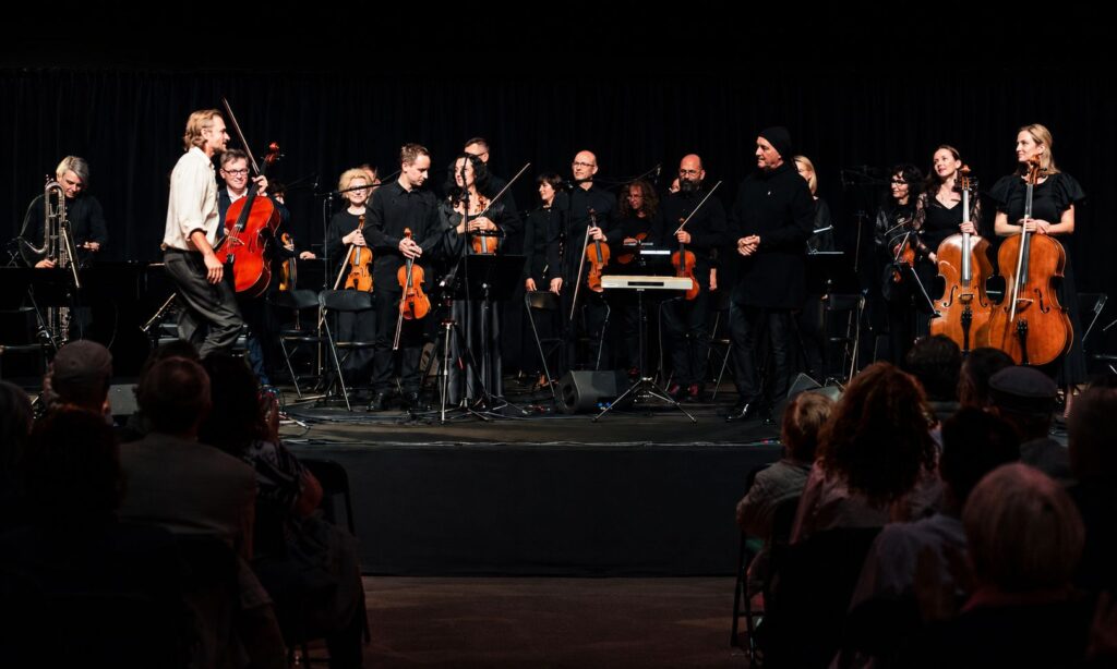 Bastarda Trio, Marek Moś i orkiestra AUKSO na Ogrodach Muzycznych © Qinke Chang