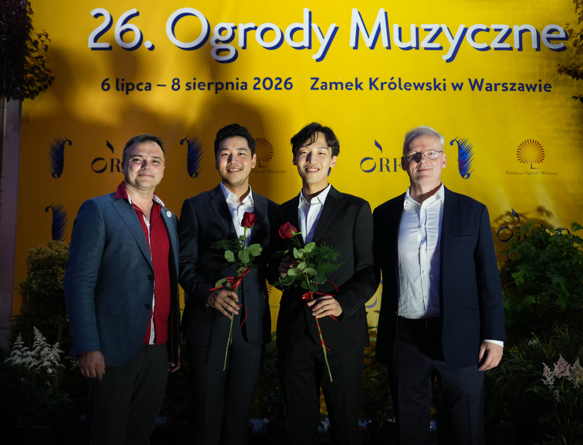 Piotr Łabanow, dyrektor generalny Ogrodów Muzycznych, bracia Hyuk i Hyo Lee oraz Łukasz Strusiński, dyrektor artystyczny © Maciej Mulawa